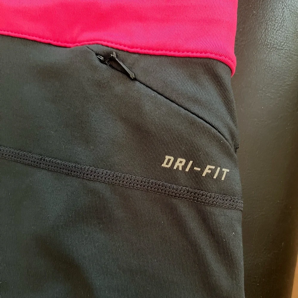 Nike Dri-Fit Run Fast Live Fearless Capri Legging. Gray & Pink. Size M